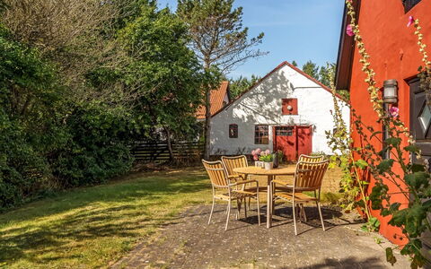 Safir - 1.7Km from the Sea: Græs, Hus, Busk, Sommerhus, Hjem, Landdistrikt, Menneskelig Bosættelse, Dør, Forår, Have