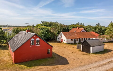 Safir - 1.7Km from the Sea: Himmel, Græs, Hus, Tag, Hjem, Landdistrikt, Almindeligt, Sommerhus, Land Lot, Menneskelig Bosættelse