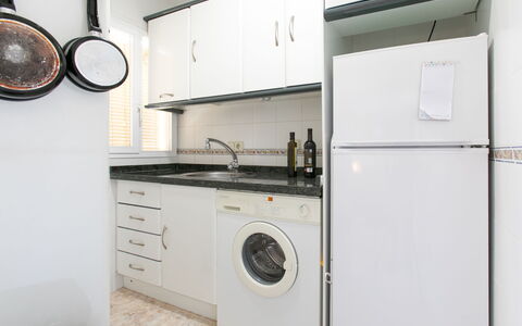 Gondolas Tropical: Større Bandage, Køkken, Køkken Apparat, Countertop, Cabinetry, Gulvbelægning, Indretning, Husholdningsapparat, Sanitærarmatur, Etage