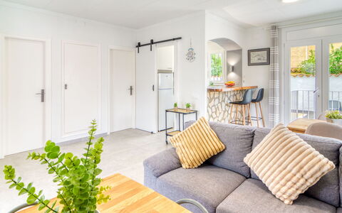 Antonia: Møbel, Indretning, Couch, Gulvbelægning, Væg, Etage, Træ, Stue, Loft, Værelse