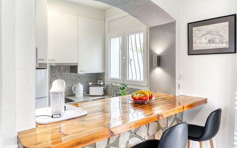Antonia: Møbel, Indretning, Træ, Gulvbelægning, Countertop, Køkken, Loft, Belysning, Hjem, Etage