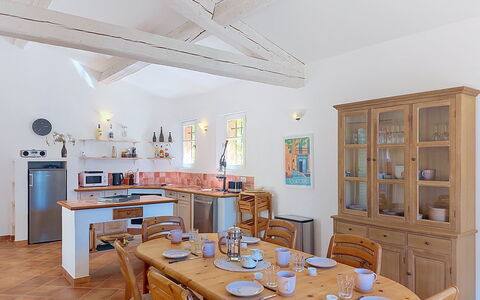 Lou Parpaiou: Møbel, Indretning, Gulvbelægning, Træ, Loft, Stol, Etage, Cabinetry, Køkken, Bord