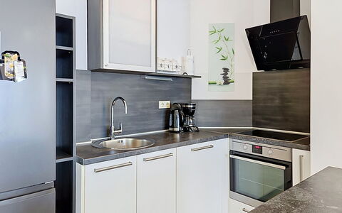 Mariva: Køkken Apparat, Køkken, Countertop, Cabinetry, Større Bandage, Møbel, Indretning, Husholdningsapparat, Gulvbelægning, Træ