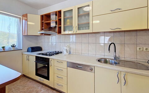 Ivana: Countertop, Cabinetry, Køkken, Træ, Gulvbelægning, Køkken Apparat, Indretning, Møbel, Større Bandage, Værelse