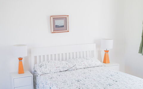 Ballyconneely Hc No.5: Seng, Møbel, Sengetøj, Soveværelse, Sengetøj, Sengetøj, Indretning, Textile, Sengebord, Throw Pillow