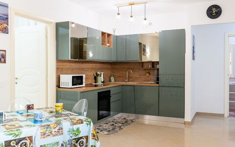 Casa Dell'Ulivo: Møbel, Køkken, Cabinetry, Countertop, Indretning, Køkken Apparat, Gulvbelægning, Større Bandage, Træ, Etage