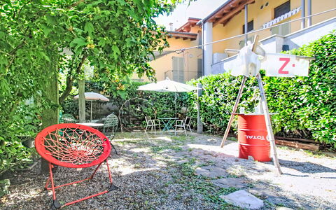 Verbania 695: Møbel, Stol, Udendørs Møbler, Have, Backyard, Gård, Skygge, Udendørs Bord, Lawn, Landscaping