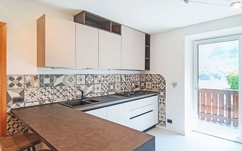 Federica: Gulvbelægning, Køkken, Indretning, Væg, Træ, Etage, Countertop, Loft, Værelse, Hjem