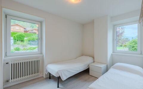 Federica: Soveværelse, Loft, Lejlighed, Seng, Sengetøj, Sengetøj, Bed Frame, Sengetøj, Bejdse, Dagslys