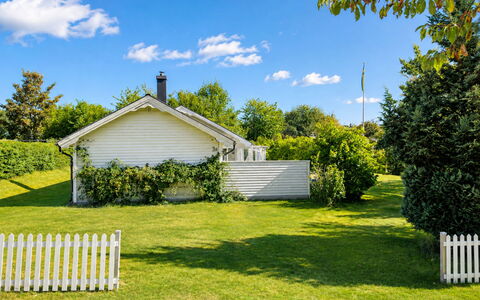 Jennys Pärla: Grøn, Busk, Hus, Have, Hjem, Land Lot, Sommerhus, Lawn, Bunddække