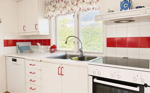 Jennys Pärla: Køkken, Countertop, Køkken Apparat, Cabinetry, Rød, Indretning, Større Bandage, Håndvask, Møbel, Sanitærarmatur