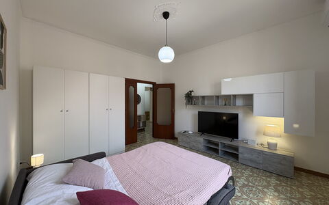 Sole Mare Sicilia: Møbel, Indretning, Gulvbelægning, Etage, Væg, Værelse, Loft, Træ, Seng, Soveværelse