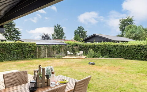 Solvey - 700M from the Sea: Busk, Hus, Hjem, Tag, Land Lot, Have, Skygge, Sommerhus, Lawn, Bunddække