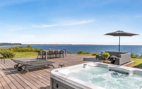 Lin - 80M from the Sea: Svømmepøl, Udvej, Udendørs Møbler, Fritid, Dæk, Eco Hotel, Ocean, Design, Hotel, Stol