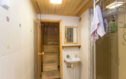 Hakojärventie 3B: Gulvbelægning, Etage, Træ, Indretning, Sanitærarmatur, Værelse, Vvs, Loft, Badeværelse, Tap