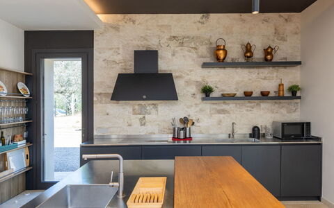 San Giuseppe: Køkken, Countertop, Indretning, Gulvbelægning, Møbel, Træ, Køkken Apparat, Lysarmatur, Cabinetry, Belysning