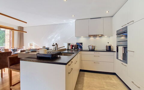 Les Rahâs A5: Køkken, Countertop, Indretning, Møbel, Gulvbelægning, Køkken Apparat, Cabinetry, Træ, Loft, Lysarmatur
