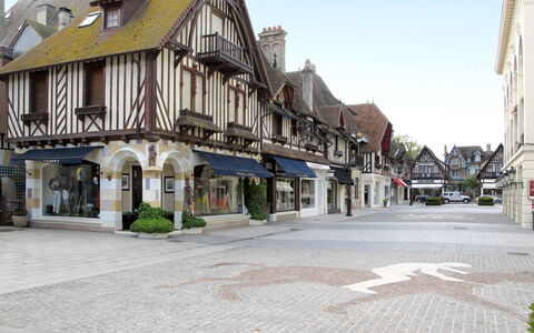 Petite Normandie: Bygning, Vindue, Stad, Vejbelægning, City, Facade, Kvarter, Arkitektur, Boligområde, Offentlige Rum