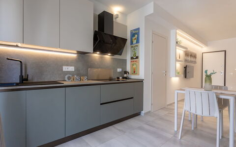Perla Blu: Køkken, Countertop, Indretning, Køkken Apparat, Større Bandage, Cabinetry, Gulvbelægning, Møbel, Loft, Etage