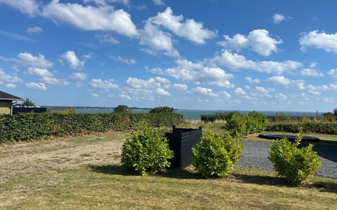 Thrine - 150M from the Sea: Himmel, Blå, Grøn, Vegetationen, Busk, Sky, Almindeligt, Græs-, Land Lot