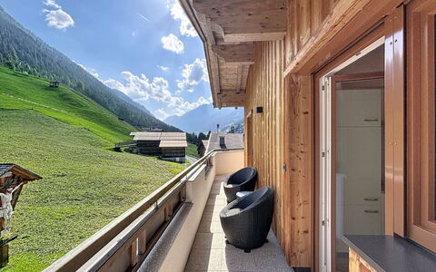 Alpenblick: Træ, Hjem, Loft, Lejlighed, Bejdse, Hårdttræ, Altan, Tømmer, Planke, Dagslys