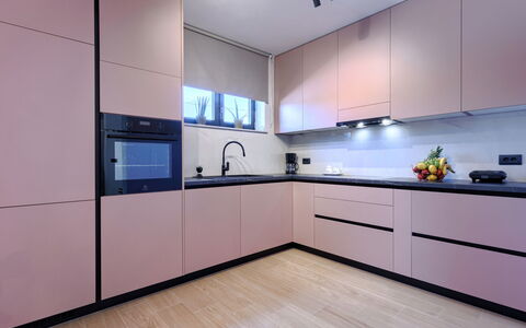 Eroa: Træ, Køkken, Indretning, Cabinetry, Større Bandage, Countertop, Køkken Apparat, Komfur, Bejdse, Design