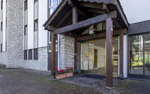 La Fiorera: Møbel, Træ, Gulvbelægning, Indretning, Etage, Stol, Bord, Hjem, Udendørs Møbler, Loft