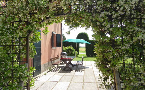 Ca' Rustica: Busk, Have, Bunddække, Forår, Skygge, Gård, Landscaping, Lawn, Backyard, Hæk