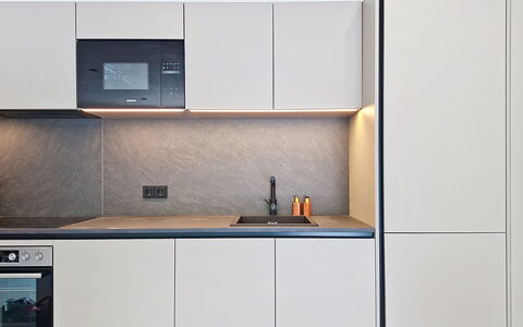 Alpenchalet Gundolf: Køkken Apparat, Køkken, Countertop, Træ, Cabinetry, Større Bandage, Indretning, Husholdningsapparat, Gulvbelægning, Møbel