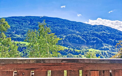 Alpenchalet Gundolf: Møbel, Indretning, Stol, Gulvbelægning, Bord, Udvej, Etage, Loft, Værelse, Eco Hotel