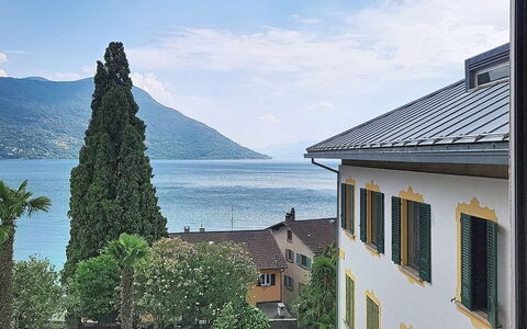 Casa Sole sul Lago: Møbel, Indretning, Stol, Gulvbelægning, Bord, Udvej, Etage, Loft, Værelse, Eco Hotel