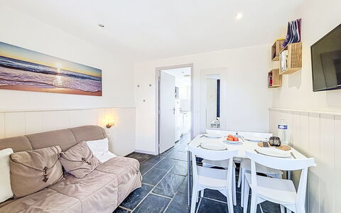 Sud Océan: Møbel, Indretning, Stol, Gulvbelægning, Bord, Udvej, Etage, Loft, Værelse, Eco Hotel