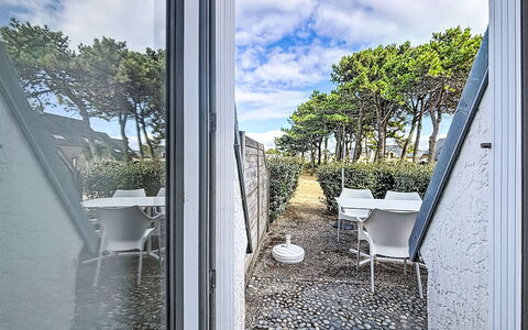 Sud Océan: Møbel, Indretning, Stol, Gulvbelægning, Bord, Udvej, Etage, Loft, Værelse, Eco Hotel