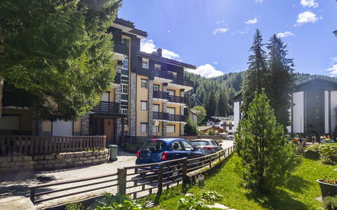 Le Betulle: Møbel, Indretning, Stol, Gulvbelægning, Bord, Udvej, Etage, Loft, Værelse, Eco Hotel