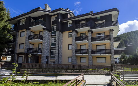 Le Betulle: Møbel, Indretning, Stol, Gulvbelægning, Bord, Udvej, Etage, Loft, Værelse, Eco Hotel