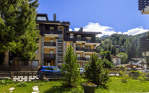 Le Betulle: Møbel, Indretning, Stol, Gulvbelægning, Bord, Udvej, Etage, Loft, Værelse, Eco Hotel