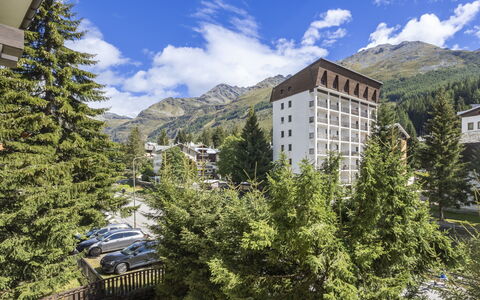 Le Betulle: Møbel, Indretning, Stol, Gulvbelægning, Bord, Udvej, Etage, Loft, Værelse, Eco Hotel