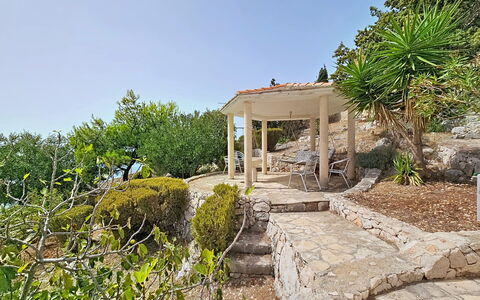 Marina Sevid 106: Busk, Have, Landscaping, Skygge, Udendørs Struktur, Trappe, Flise, Walkway, Botanisk Have, Backyard