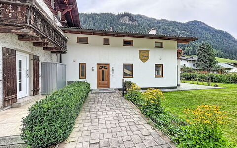 Chalet Jana: Svømmepøl, Stuehus, Estate, Villa, Udvej, Hacienda, Eco Hotel, Backyard