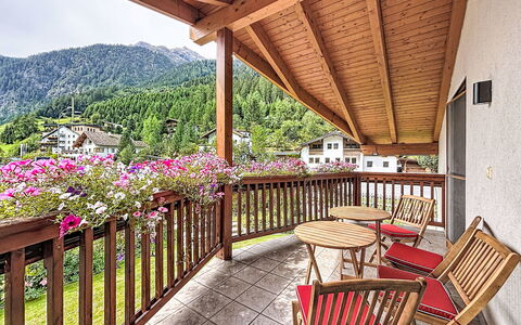 Chalet Jana: Svømmepøl, Stuehus, Estate, Villa, Udvej, Hacienda, Eco Hotel, Backyard