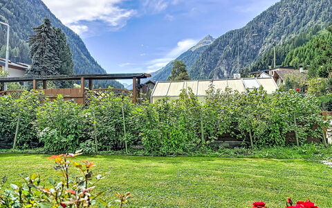 Chalet Jana: Svømmepøl, Stuehus, Estate, Villa, Udvej, Hacienda, Eco Hotel, Backyard