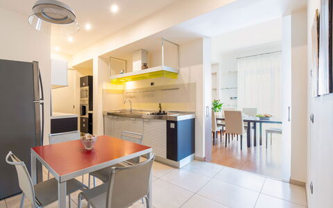Lory House: Møbel, Indretning, Gulvbelægning, Køkken, Countertop, Loft, Etage, Køkken & Spisebord, Stol, Køkken Apparat