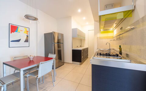 Lory House: Køkken, Gulvbelægning, Indretning, Countertop, Køkken Apparat, Større Bandage, Etage, Træ, Loft, Møbel