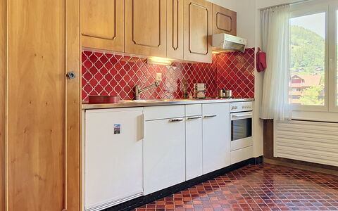Grand-Pré B: Køkken, Countertop, Gulvbelægning, Træ, Indretning, Køkken Apparat, Cabinetry, Større Bandage, Etage, Flise