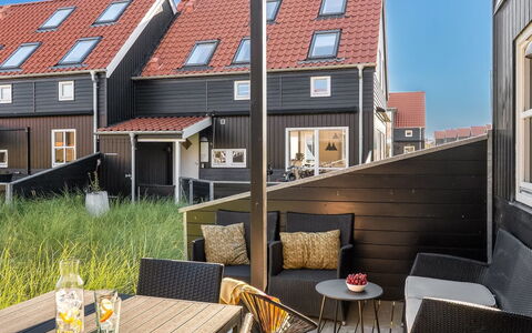 Alli - 100M from the Sea: Træ, Arkitektur, Hjem, Sommerhus, Sidespor, Hårdttræ, Bejdse, Gård, Altan, Estate