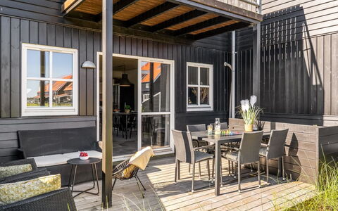 Alli - 100M from the Sea: Træ, Veranda, Dør, Dæk, Sidespor, Hjem, Kompositmateriale, Hårdttræ, Bejdse, Planke