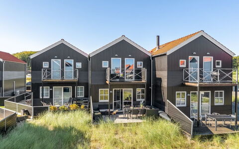 Alli - 100M from the Sea: Sommerhus, Sidespor, Altan, Veranda