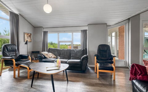 Nandolf - 200M to the Fjord: Møbel, Indretning, Gulvbelægning, Couch, Etage, Træ, Loft, Trægulve, Stue, Lejlighed