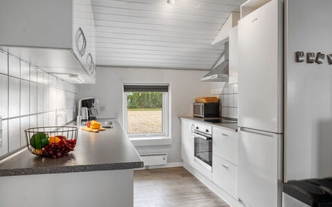 Nandolf - 200M to the Fjord: Køkken, Træ, Loft, Indretning, Countertop, Større Bandage, Køkken Apparat, Gulvbelægning, Værelse, Etage