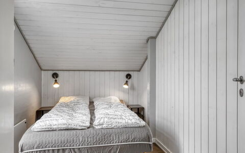 Nandolf - 200M to the Fjord: Træ, Gulvbelægning, Loft, Soveværelse, Etage, Indretning, Sengetøj, Seng, Sengetøj, Bed Frame